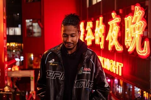 Tokyo: Private Shibuya Neon Lights Photo Tour