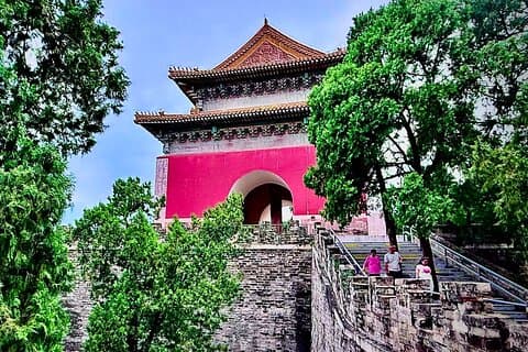 Pequeño grupo Mutianyu Great Wall y Ming Tombs Tour con teleférico y almuerzo