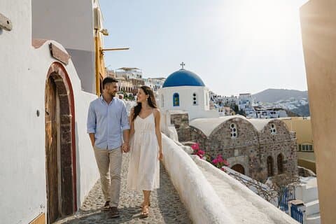 Private Photoshooting in Santorini with a local Photographer