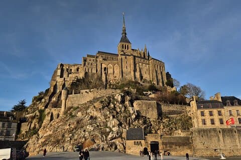 Mont Saint-Michel Small-Group Tour fra Paris med Abbey-billett