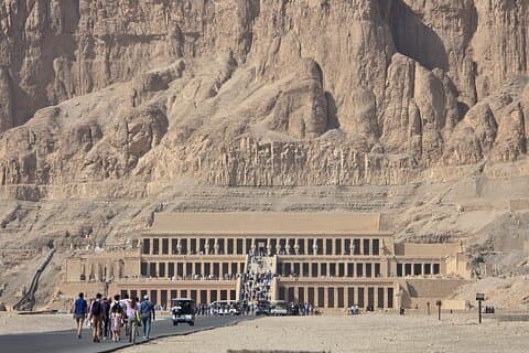 Halvdagstur: Kongernes dal og Hatshepsut-templet og Mamnon