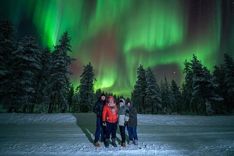 Rovaniemi chasse aux aurores boréales avec un photographe professionnel