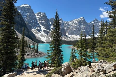Moraine Lake and Lake Louise Tour from Calgary Canmore Banff