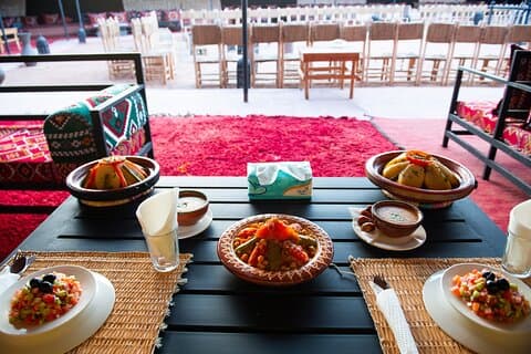 Agafay Desert Adventure Quad Bike Kamel Trek und Dinner Show