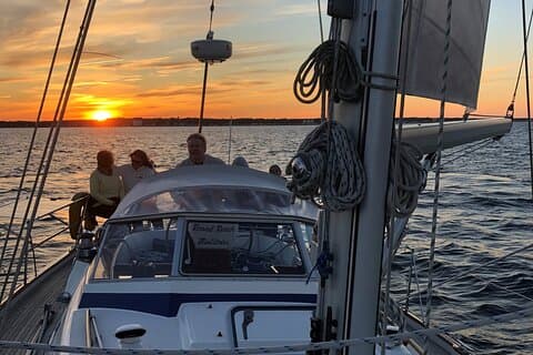 Relajante Saco River Public Sunset Sail