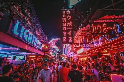Bangkok natt crawl: Rooftops, Soi Cowboy, Bar, Club & Go Go‘s