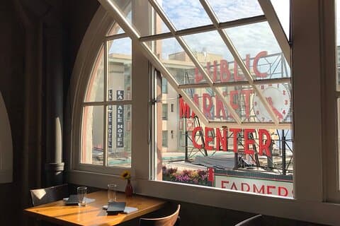 Tour por el campo de Pike Place con 4 catas gourmet