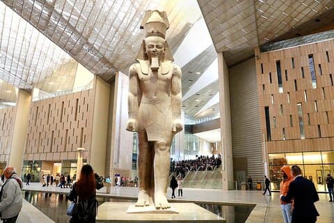 Excursión al Gran Museo Egipcio y las Pirámides de Guiza desde Sharm en autobús
