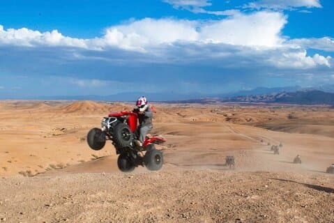 Agafay Desert Sunset Quad, giro in cammello e cena spettacolo