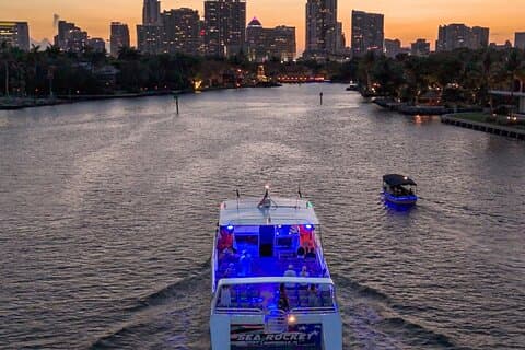 Crociera al tramonto sull'oceano e sulla costa di Fort Lauderdale