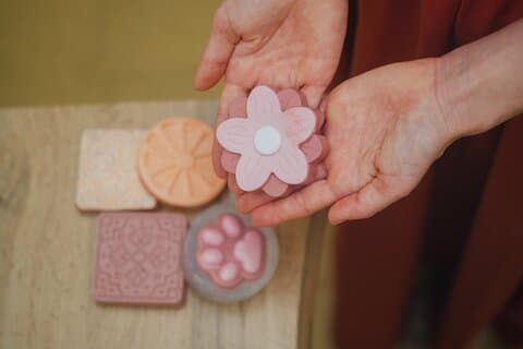 Taller creativo de fabricación de jabones de fusión y vertido en Praga