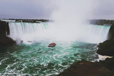 Toronto to Niagara Falls Small Group Day Tour with Boat and Wine