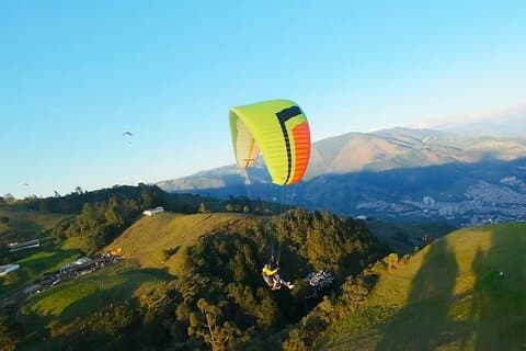 Medellín Privado Comuna 13 Cablecar Pablo Escobar vuelo Parapente
