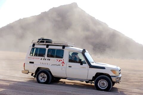 Jeep Canyon Safari Diner en Show in Hurghada