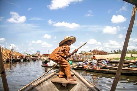Halvdags kulturtur i Ganvié Den afrikanske Venedig