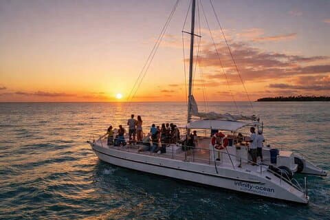 Crociera al tramonto in catamarano Punta Cana con barbecue, bevande e viste