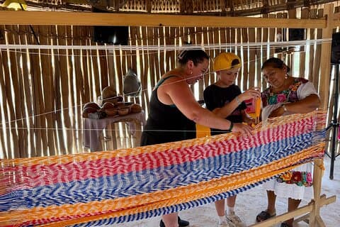 Pequeno grupo CHICHEN ITZA longe das multidões com partida antecipada e comunidade maia