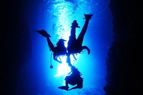 Okinawa Blue Cave Tauchabenteuer mit kostenlosen Fotos