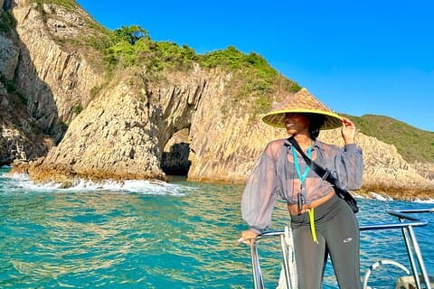 Yacht Cruise Double Sea Arches in Hong Kong UNESCO Geopark