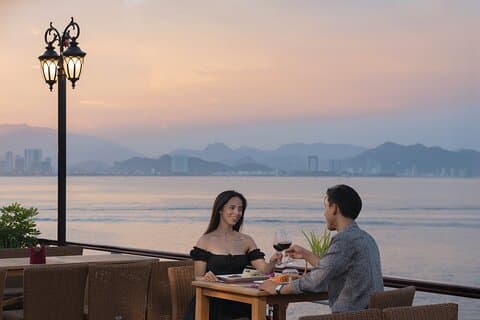 Crociera di lusso al tramonto a Nha Trang Bay con cocktail e cena