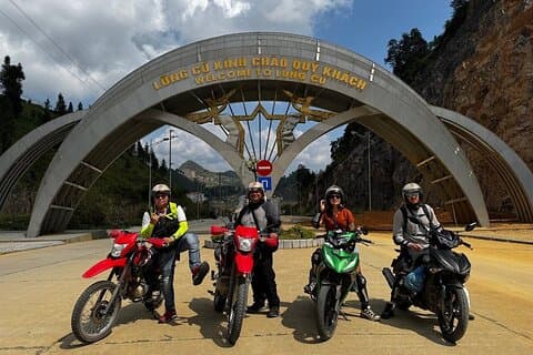 地元のイージーライダーガイドと本格的な4日間ハザンループの旅
