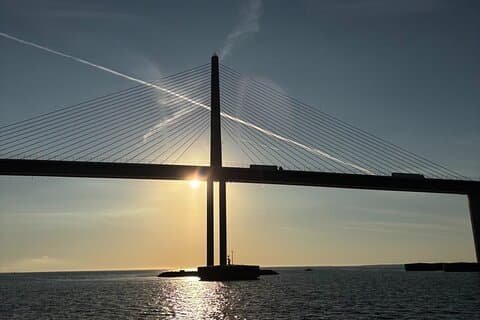 Private Skyway Bridge Sunset Charter in Sankt Petersburg
