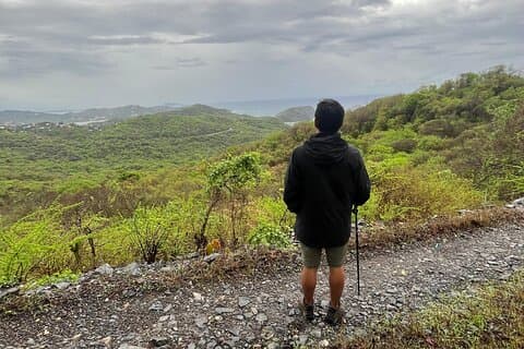 タイガーケーブでのハイキング