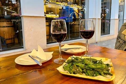 Privat vin- og tapas-tur i Malaga