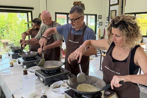 Chiang Rai Thai matlagingskurs med markedstur på Suwannee