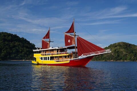 Restauranter i nærheten av Labuan Bajo - Komodo Sailboat Multi Day Tour Package