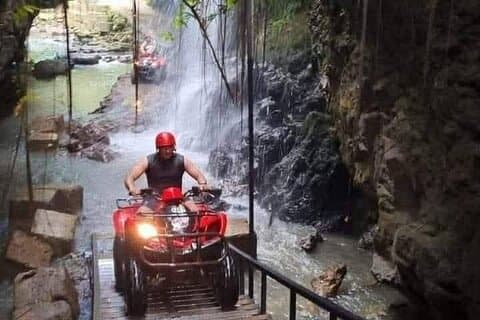 Giro in ATV sulle cascate a Ubud Bali