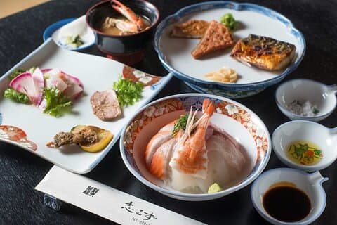De Kyoto : Déjeuner de cours de fruits de mer haut de gamme sur l'île cachée de Himeji