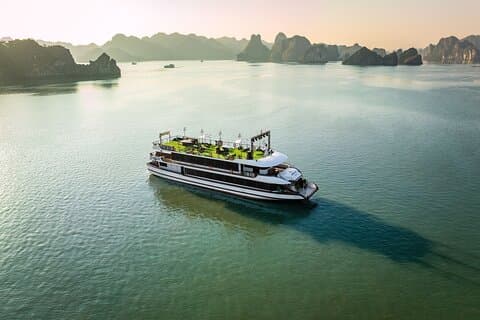Fra Halong Havn : 5-stjernet Ambrose Luxury Cruise i Ha Long Bay