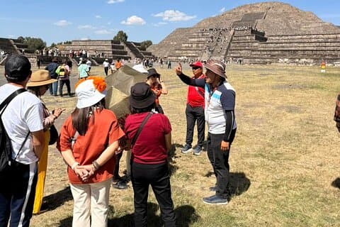 Teotihuacán och Guadalupebasilikan, FRÅN 1 TILL 11 PASSAGERARE.