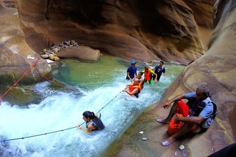 Excursion d'une journée sur le sentier Wadi Mujib Siq d'Amman à Water Canyon