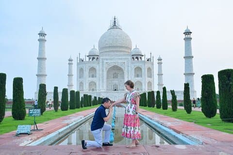 タージ・マハル豪華ツアーデリー発ファーストクラス列車チケット
