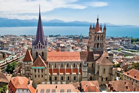 Lausanne Walking Tour with Local Guide Small Group 2 - 3h