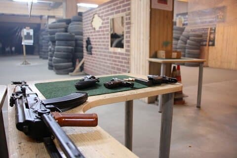 Expérience du stand de tir de Vilnius avec les armes militaires