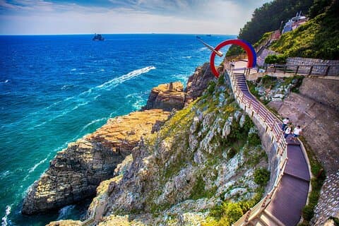 Busan Full-Day City Tour met Gamcheon Village, Sea Temple & meer