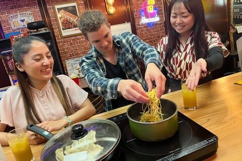 Japansk Ramen og Gyoza kurs matlagingskurs på Niji Kai Bar