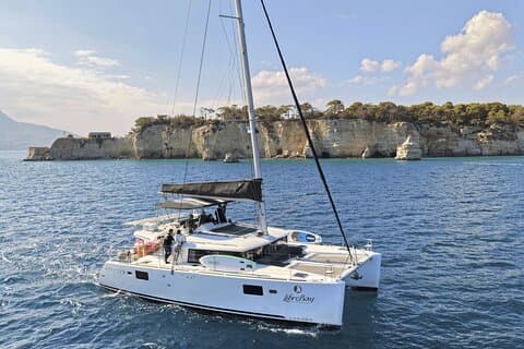 Crociera premium in catamarano alla baia di Marathi con pranzo da Chania
