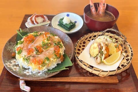 Hokkaido Seafood Chirashi Sushi Experience with Matcha in Sapporo