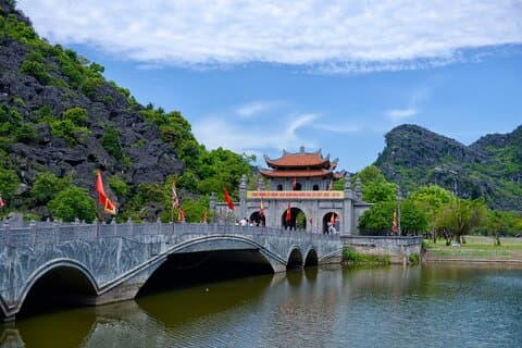 Hanoi : Excursión de un día de lujo a Ninh Binh Tam Coc, Hoa Lu, familia local