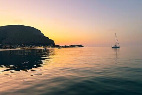 Palerme Mondello au coucher du soleil avec baignade et apéritif