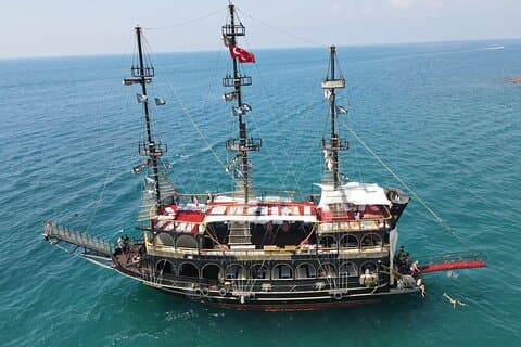 Middelhavet Pirates båttur med rund transfer