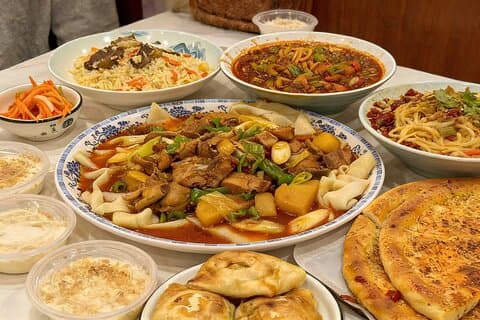 Esperienza gastronomica per l'impressione della via della seta del Xinjiang con il lago Houhai e Yandai Xie Street