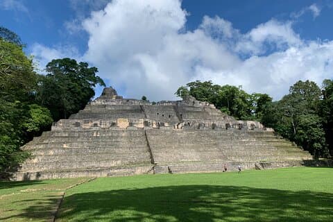 Explora Caracol Belice Sitio maya más grande y Río en piscinas