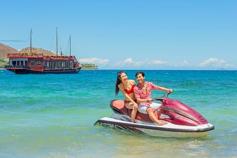 Upptäck Nha Trang Bay: Dagskryssning med snorkling, kajak och lunch