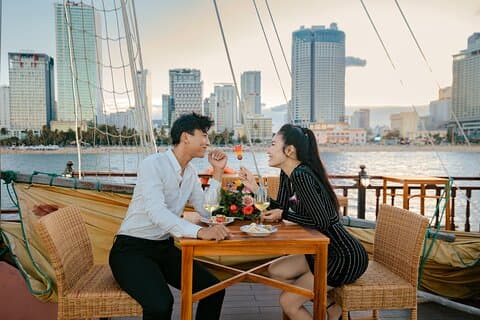 Crociera con cena a Nha Trang Bay Esperienza di lusso al tramonto