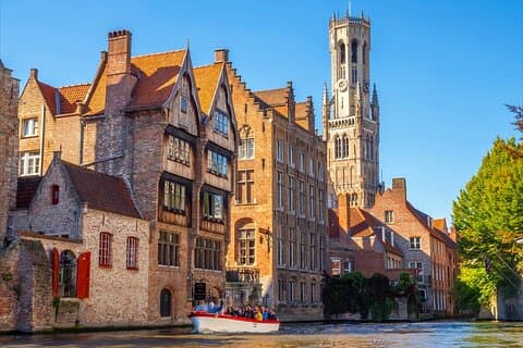 Hello Bruges: Private 2-hour Intro City Walk with Local Guide
